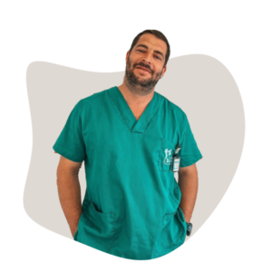Dr. Vitor Duarte, co-proprietário e veterinário especializado em cirurgia de pequenos animais e pecuária na Clínica Veterinária 112 Animal em Évora.